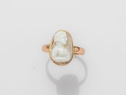 Antiker Ring aus 750°/°° (18 K) Gold, besetzt mit 