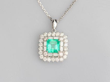 Anhänger aus 750°/°° (18 K) Weißgold, besetzt mit 