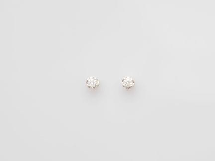 Par de pendientes de oro blanco de 750°/°° (18 K),