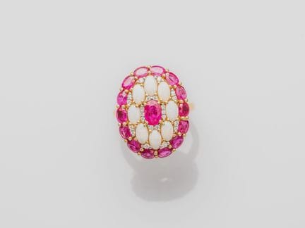 Gran anillo ovalado de oro amarillo de 750°/°° (18