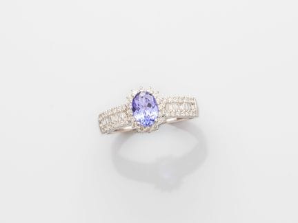 Anillo con forma de flor de oro blanco 750°/°° (18