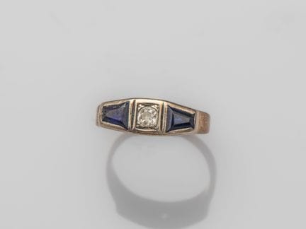 Bague en or 750°/°° (18K), sertie d'un diamant tai