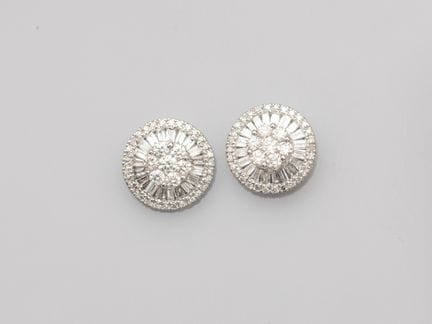 Par de pendientes redondos de oro blanco de 18 qui