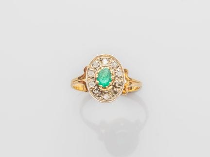 Antiker Ring aus 750°/°° (18 K) Zweifarbgold, bese