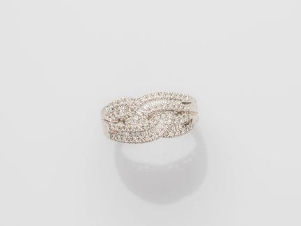 Anillo tipo diadema de oro blanco 750°/°° (18K), c