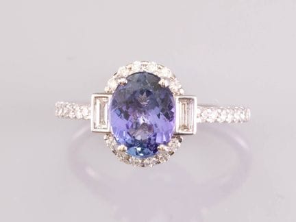 Bague en or gris 750°/°°(18K) , sertie d'une belle