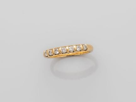Schmales Ehering aus 750°/°° (18 K) Gelbgold, bese