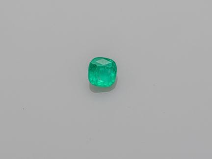 Emeraude de Colombie taille coussin de 0.71 ct, pr