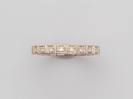 Alliance en or gris 750°/°° (18K), style américain