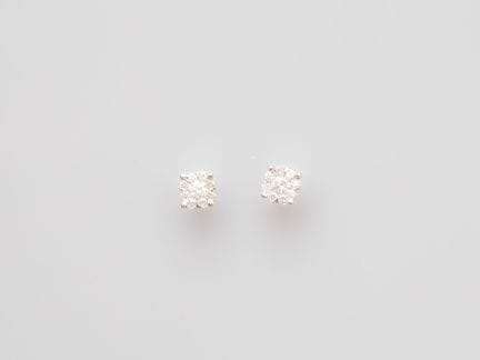 Ein Paar Ohrringe aus 750°/°° (18 K) Weißgold, bes