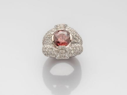 Anillo de oro blanco de 750°/°° (18 quilates), con