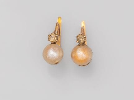 Paire de dormeuses anciennes en or rose 750°/°° (1