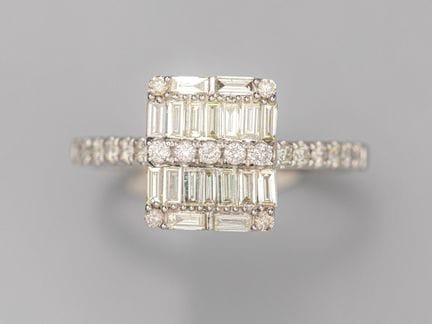 Anillo de oro blanco 750°/°° (18 quilates), engast