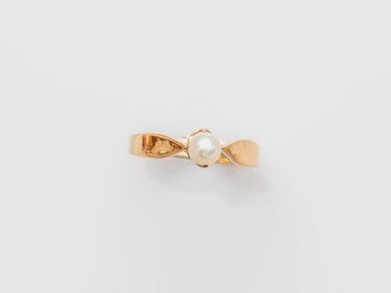 Ring aus 750°/°° (18 K) Gold, besetzt mit einer Zu