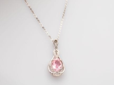 Ciondolo traforato in oro bianco 750°/°° (18 carat