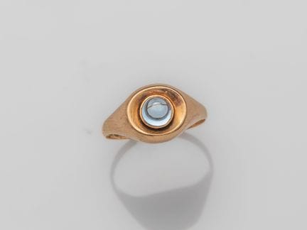 Ring aus 585°/°° (14K) Gold, besetzt mit einem bla