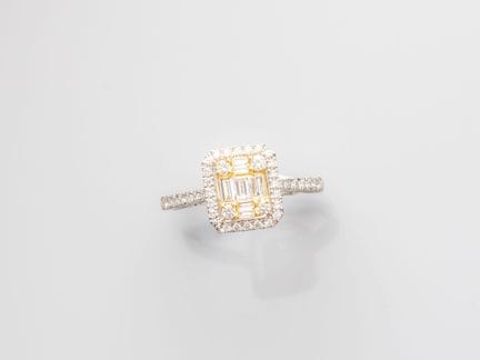 Anillo rectangular con facetas, de oro bicolor 750