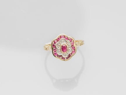 Vintage-Ring aus 750°/°° (18 K) Gelbgold, besetzt 