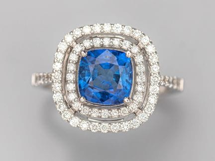 Anillo calado de oro blanco de 750°/°° (18 quilate