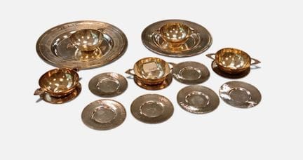 Set composto da 5 tazze con manici e 9 piattini in