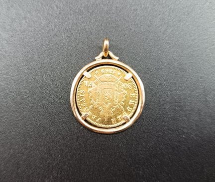 Ciondolo in oro giallo 18 carati 750/°° decorato c