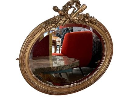 Specchio ovale in legno e stucco dorato decorato c