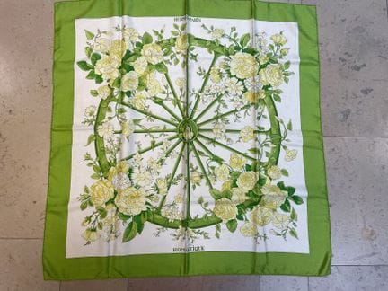 HERMES - "Romantique" silk twill carré with a gree