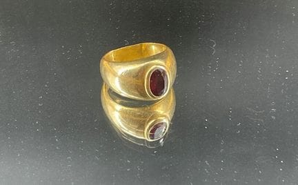 Anello con sigillo in oro giallo 18 carati 750°/°°