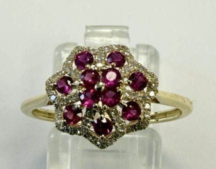 Anello Marguerite in oro giallo 750°/ (18K) imprez