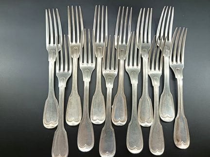 Set di posate in argento (12 coperti). 1908 gr.
