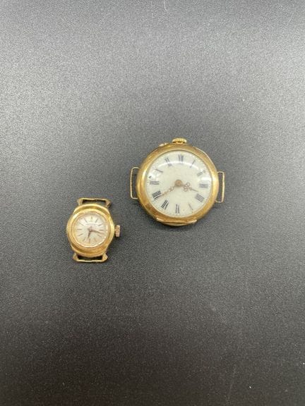 2 orologi in oro giallo 18 k 750/°°. Peso: 25,35 g