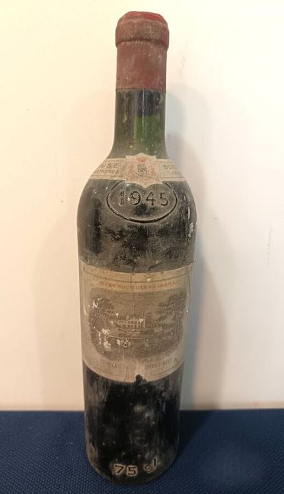 1 bt château Lafitte Rothschild 1945 Pauillac (eti
