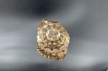 Spilla in oro giallo 18k 750°/°° con perle e brill