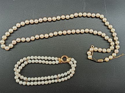 Collana e bracciale in perle coltivate, chiusure i