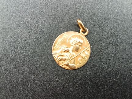 Medaglia in oro giallo 18 carati 750/°. 3,27 gramm