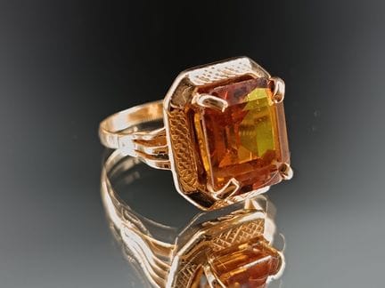 Anello in oro giallo 18 carati 750/°°  impreziosit