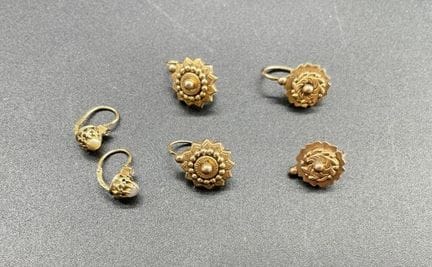 3 paia di orecchini in oro giallo 18 carati 750/°,