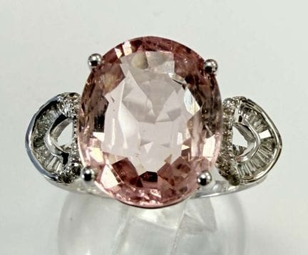 Anello in oro bianco 750°/.(18K) impreziosito da u