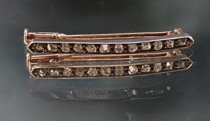 Spilla a forma di "fermaglio" in oro giallo imprez