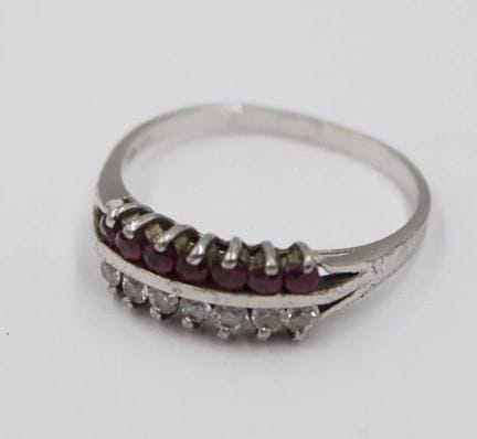 925 silver ring with purple and white stones.
Tota