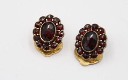 Coppia di orecchini a clip, granato, argento 830, 