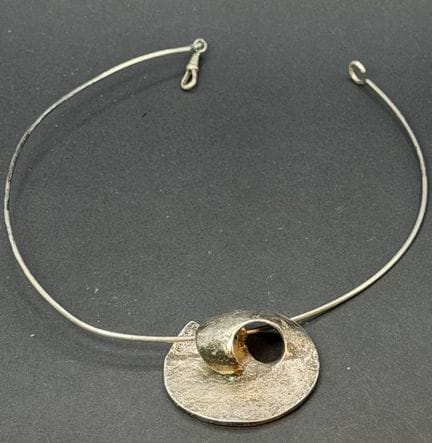 Collana di design con grande ciondolo in argento 9