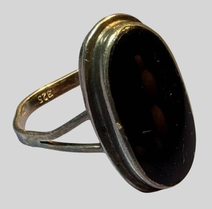 Anello in argento 925 con pietra nera a strati, mi