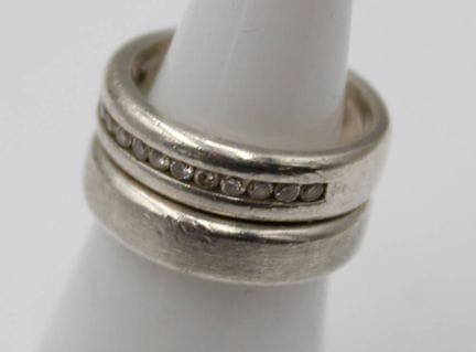 2 anelli vari in argento, 925, 1 con pietre traspa