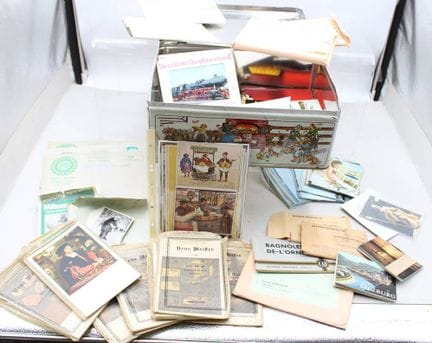 Raccolta di figurine storiche,   contenuta in una 