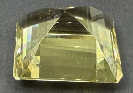 Citrine citron, octogone, 88,72 carats