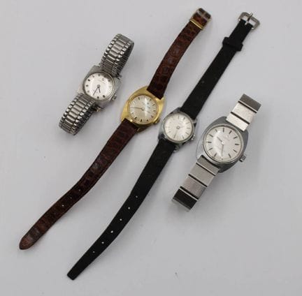 4 orologi da polso vintage da donna di vario tipo,