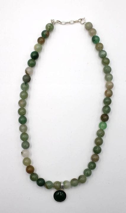 Collana, probabilmente in avventurina, chiusura in