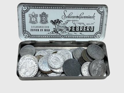 piccola scatola di latta piena di monete, Impero t