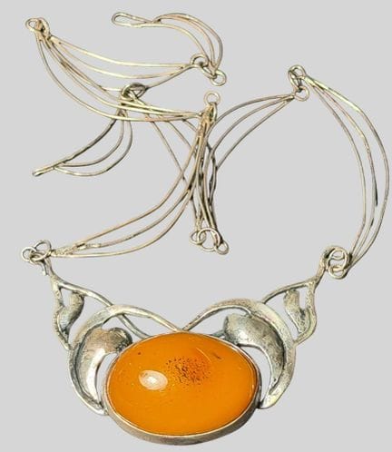 Collana in argento 925 con grande cabochon di ambr